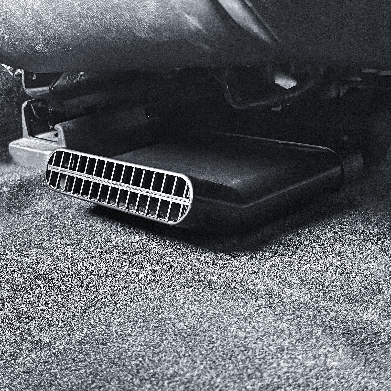 Under Rear Seat Vent Extender  - đánh giá và giá Winter Clothing Storage